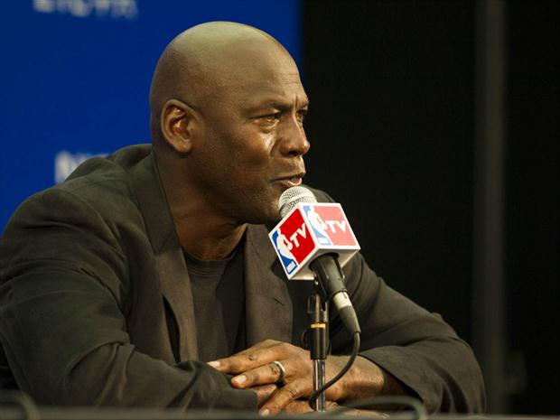 Ex-jogador do Chicago Bulls, Jordan criticou policiais que agem violentamente contra negros nos Estados Unidos Ex-jogador do Chicago Bulls, Jordan criticou policiais que agem violentamente contra negros nos Estados Unidos