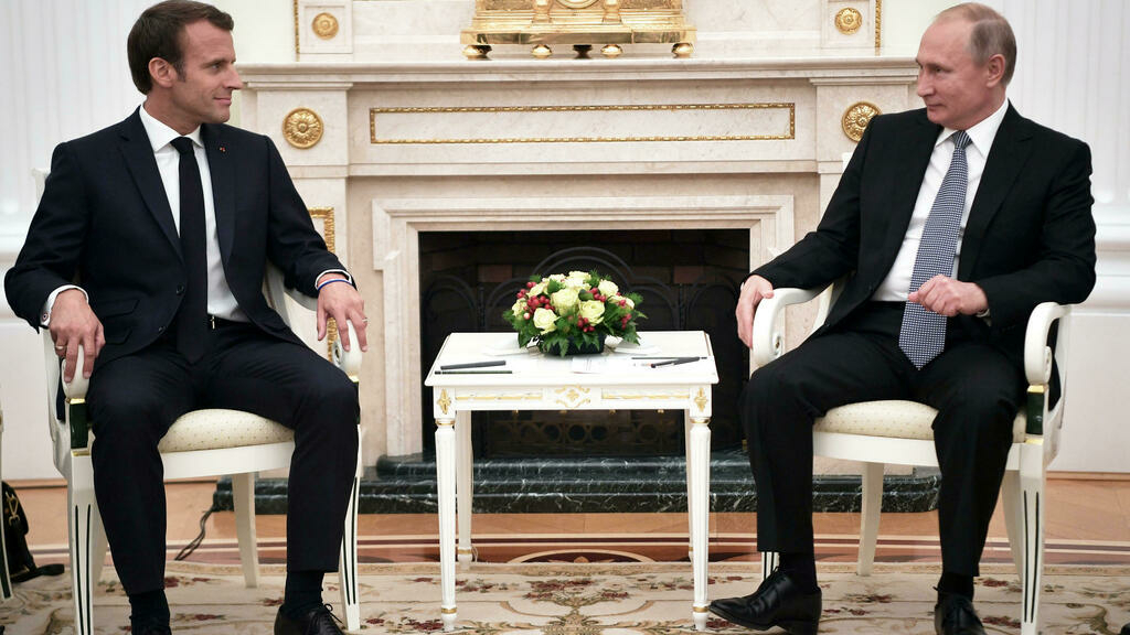 Emmanuel Macron fala com Vladimir Putin para garantir segurança das centrais nucleares
