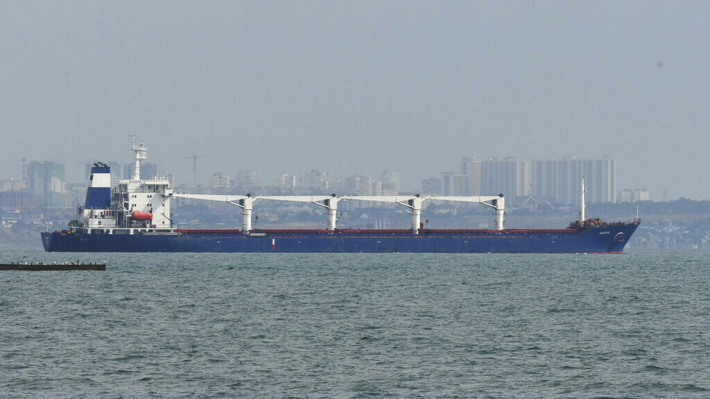 Primeiro cargueiro com cereais ucranianos deixa o porto de Odessa