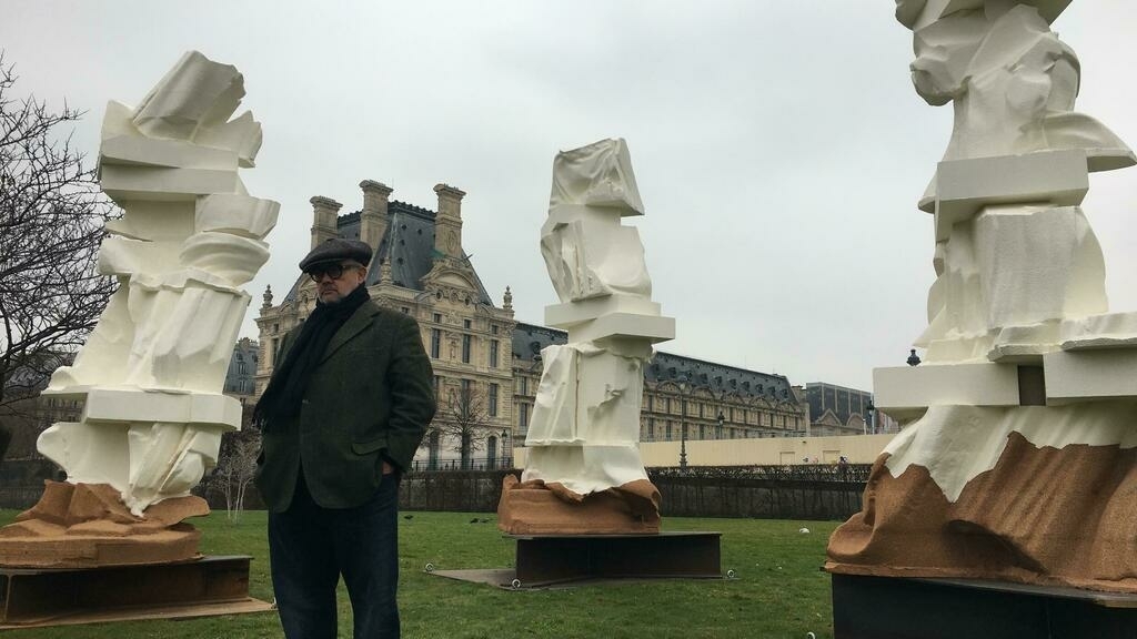 Pedro Cabrita Reis expõe obra monumental no jardim do Louvre