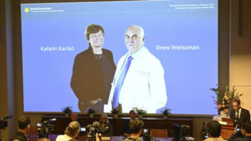 Nobel de Medicina recompensa dois cientistas por pesquisa sobre ARN mensageiro