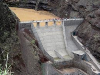 Em Santo Antão, a chuva alegra os agricultores que estão esperançosos na colheita, porém na zona da Garça onde se situa a Barragem do Canto de Cagarra Em Santo Antão, a chuva alegra os agricultores que estão esperançosos na colheita, porém na zona da Garça onde se situa a Barragem do Canto de Cagarra