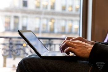 Na corrida à grande onda da tecnologia, todos querem ser os primeiros a chegar. Todos os dias há novidades de equipamentos com a mais recente evolução tecnológica Lenovo anuncia portátil com ecrã dobrável – o primeiro do mundo.
