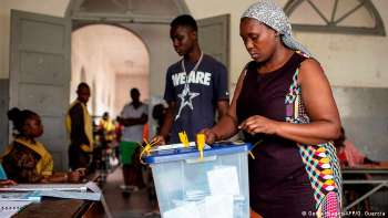 Adiar eleições distritais é "violar a Constituição"