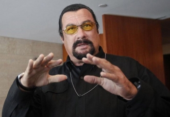 Ator está no país procurando locações para filme e conversou com Rodrigo Duterte, que comanda repressão brutal ao tráfico de drogas Ator está no país procurando locações para filme e conversou com Rodrigo Duterte, que comanda repressão brutal ao tráfico de drogas